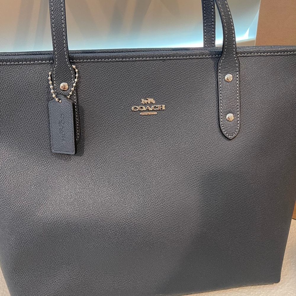 Coach tote - Picture 2 of 6